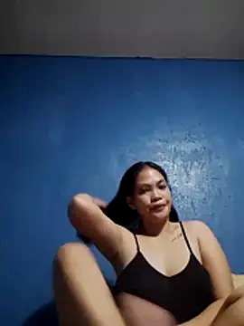 Snapshot of missluvv chatting on February 1, 2026, 1:42 pm missluvv online show from February 1, 2026, 1:42 pm