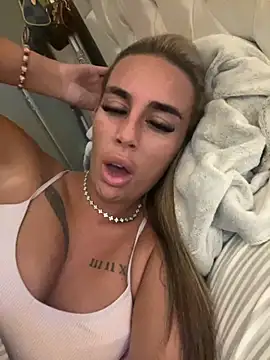 Snapshot of EllieMaeBaby chatting on October 15, 2025, 9:01 pm EllieMaeBaby online show from October 15, 2025, 9:01 pm