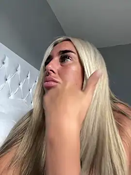 Snapshot of EllieMaeBaby chatting on September 12, 2025, 1:55 pm EllieMaeBaby online show from September 12, 2025, 1:55 pm