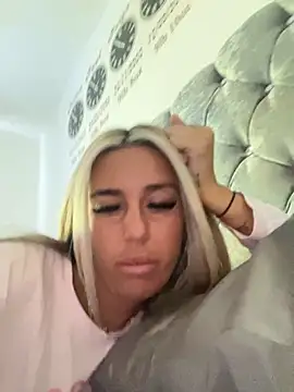 Snapshot of EllieMaeBaby chatting on November 20, 2025, 10:49 am EllieMaeBaby online show from November 20, 2025, 10:49 am