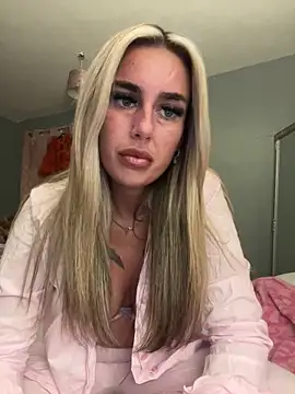 Snapshot of EllieMaeBaby chatting on December 16, 2025, 9:08 pm EllieMaeBaby online show from December 16, 2025, 9:08 pm