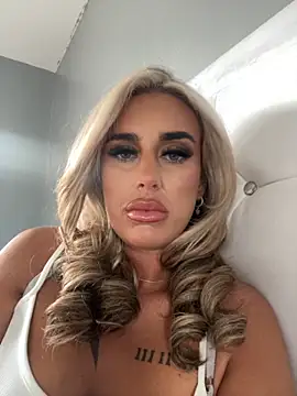 Snapshot of EllieMaeBaby chatting on November 29, 2025, 12:38 pm EllieMaeBaby online show from November 29, 2025, 12:38 pm