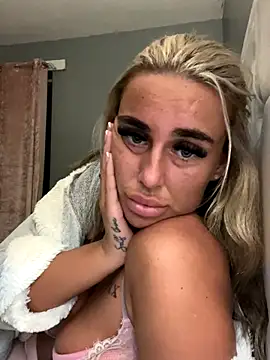 Snapshot of EllieMaeBaby chatting on September 20, 2025, 8:47 pm EllieMaeBaby online show from September 20, 2025, 8:47 pm