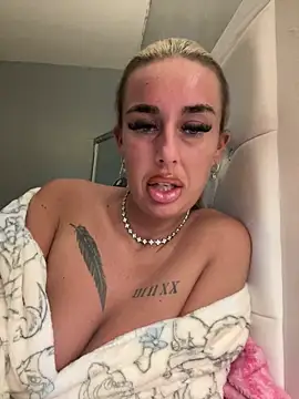 Snapshot of EllieMaeBaby chatting on November 14, 2025, 9:51 pm EllieMaeBaby online show from November 14, 2025, 9:51 pm