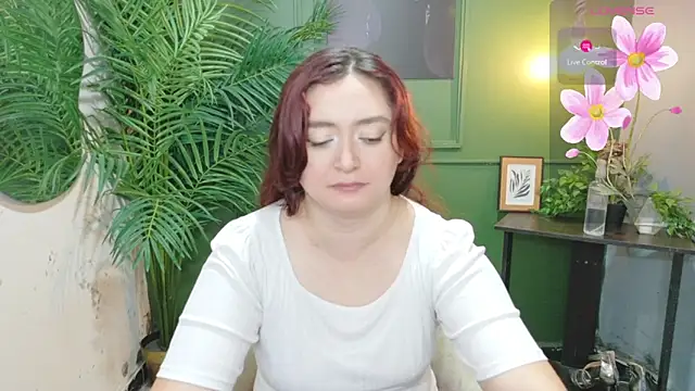 Snapshot of Anaa_Rose chatting on May 14, 2026, 12:35 pm Anaa Rose online show from May 14, 2026, 12:35 pm