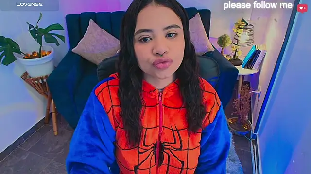 nicemiiaa7  online show from June 5, 2026, 11:27 am