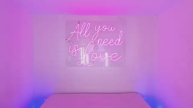 aleksandramiller  online show from April 20, 2026, 12:52 pm