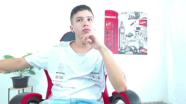 Cumandres18 online show from October 1, 2025, 1:48 pm