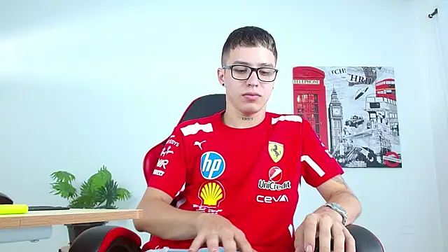 Cumandres18 online show from September 9, 2025, 2:04 pm