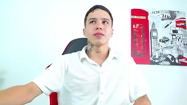 Cumandres18 online show from February 5, 2026, 3:19 pm