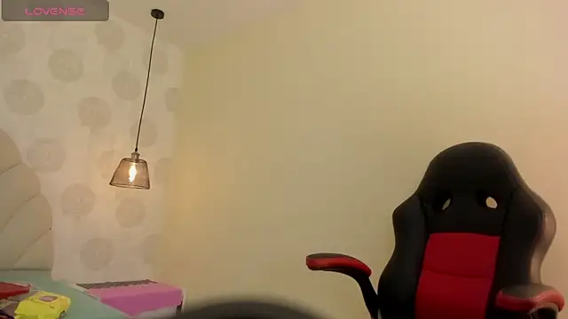 GIANAMILLER6 online show from November 21, 2025, 12:37 pm