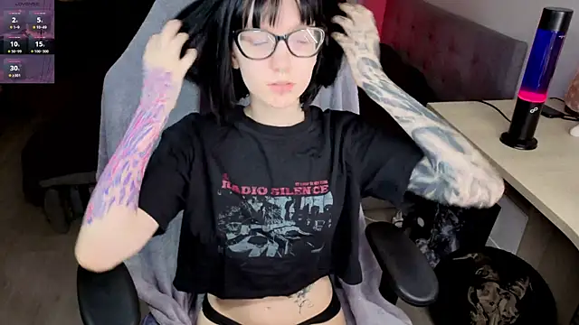 HazelTompson online show from March 23, 2026, 12:27 pm