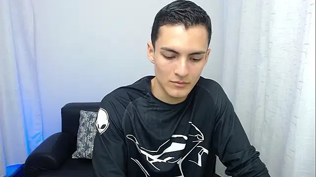 Matiius18 online show from December 3, 2025, 1:54 pm