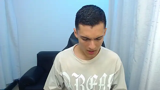 Matiius18 online show from April 10, 2026, 2:13 pm