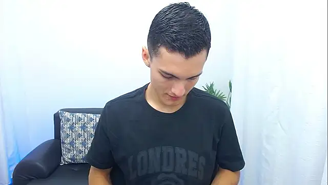 Matiius18 online show from December 15, 2025, 1:50 pm