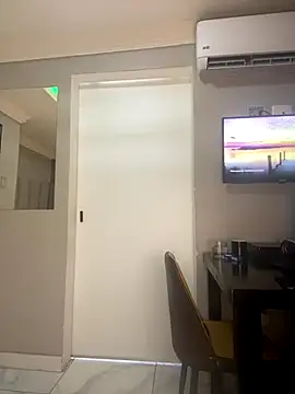 BQueen223 online show from November 7, 2025, 2:05 am