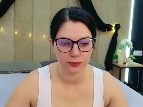 Nina Stane online show from October 16, 2025, 5:49 am