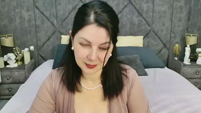 Nina Stane online show from October 7, 2025, 5:08 am