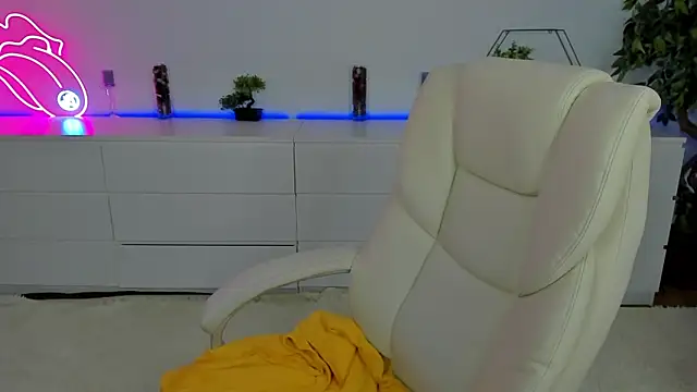 KattyRose8 online show from November 20, 2025, 6:36 am