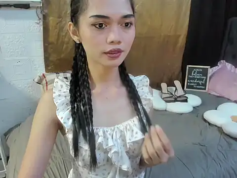 yunxieesweetgurl online show from October 24, 2025, 9:47 pm