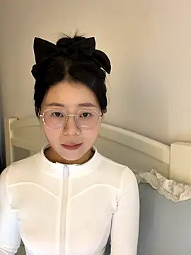 Ella-A9 online show from October 26, 2025, 6:14 am