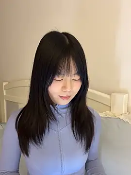 Ella-A9 online show from October 28, 2025, 3:55 pm