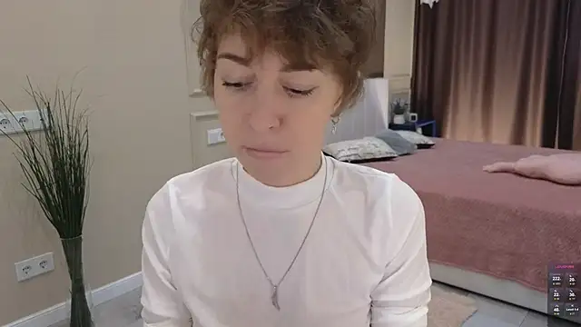 Snapshot of daniellia_ chatting on October 12, 2025, 9:10 am daniellia  online show from October 12, 2025, 9:10 am