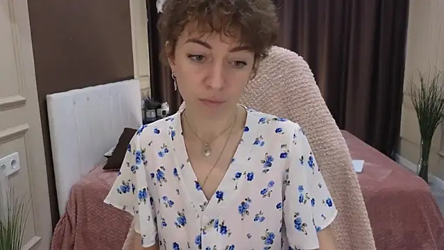 Snapshot of daniellia_ chatting on September 23, 2025, 7:59 am daniellia  online show from September 23, 2025, 7:59 am