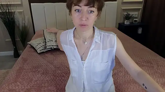 Snapshot of daniellia_ chatting on September 24, 2025, 8:10 am daniellia  online show from September 24, 2025, 8:10 am
