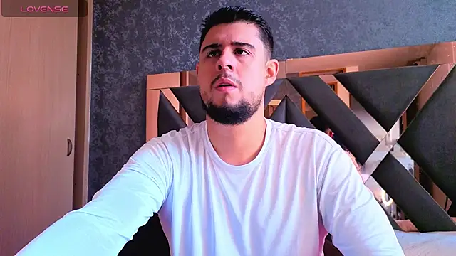 Snapshot of ryan_evanss chatting on November 12, 2025, 1:04 pm ryan evanss online show from November 12, 2025, 1:04 pm