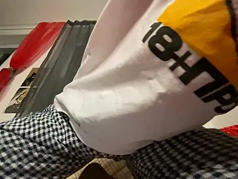 Snapshot of Bloom_Elv chatting on March 19, 2026, 12:43 am Bloom Elv online show from March 19, 2026, 12:43 am