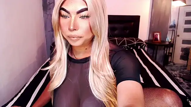 Snapshot of xTrixieMae chatting on September 10, 2025, 7:18 am xTrixieMae online show from September 10, 2025, 7:18 am