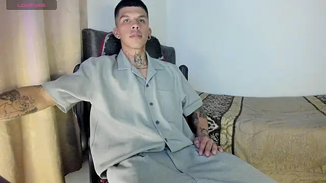 Snapshot of Savajelust chatting on November 16, 2025, 10:35 pm Savajelust online show from November 16, 2025, 10:35 pm