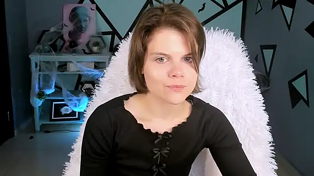 EllieMurler online show from October 18, 2025, 9:11 am