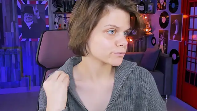 EllieMurler online show from September 25, 2025, 9:04 am