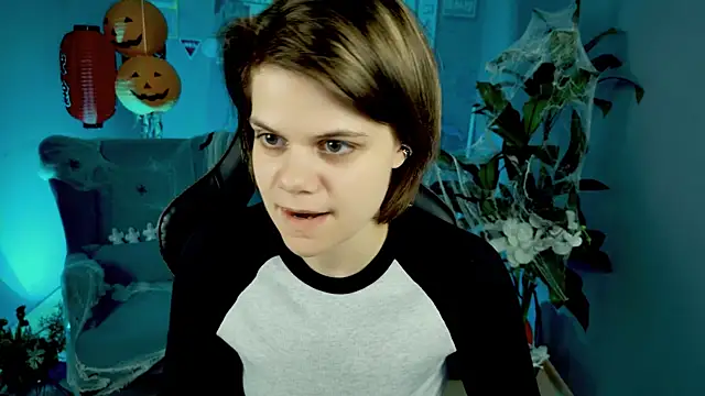 EllieMurler online show from November 1, 2025, 9:25 am