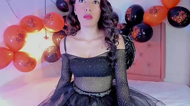 Snapshot of Bellarohs chatting on October 31, 2025, 2:02 pm Bellarohs online show from October 31, 2025, 2:02 pm