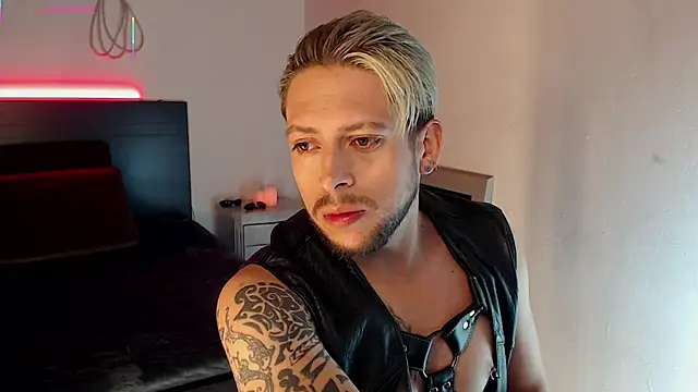 Snapshot of MaaxxxRider chatting on November 1, 2025, 4:19 am MaaxxxRider online show from November 1, 2025, 4:19 am