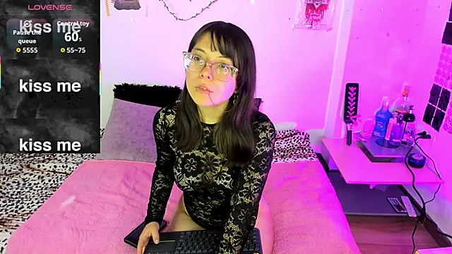 UchikyDoll online show from November 24, 2025, 8:42 pm