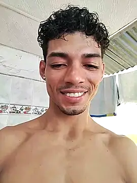 Brayanellatino online show from April 18, 2026, 6:43 pm