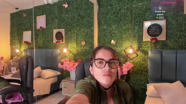 Linagh  online show from September 16, 2025, 11:55 am