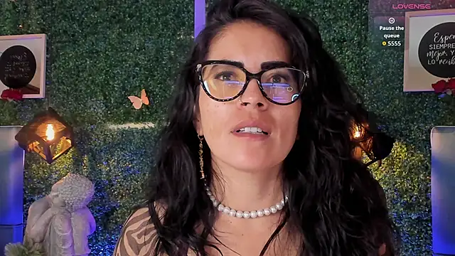 Linagh  online show from December 5, 2025, 11:31 am