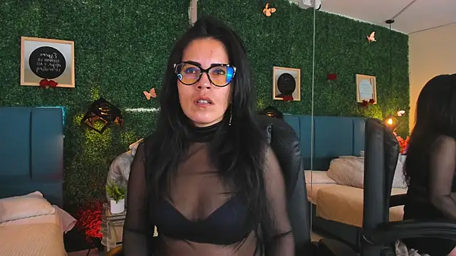 Linagh  online show from December 22, 2025, 12:27 pm