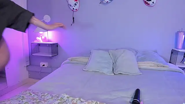 Zoe Lynch  online show from October 11, 2025, 12:00 am