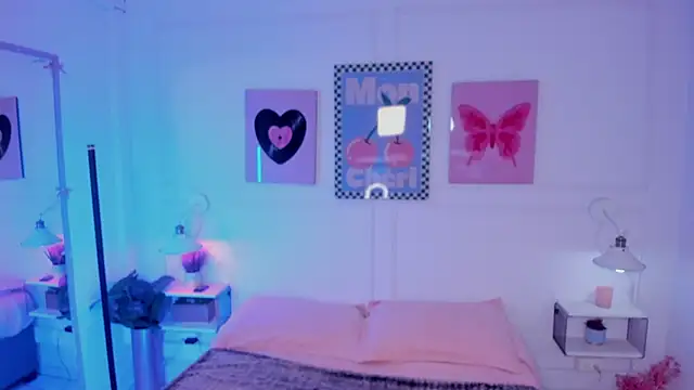 Zoe Lynch  online show from February 23, 2026, 11:44 am