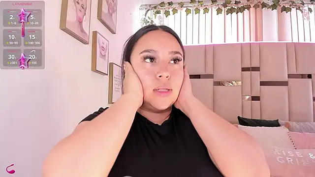 Snapshot of Zoey_thompson chatting on November 19, 2025, 7:25 pm Zoey thompson online show from November 19, 2025, 7:25 pm