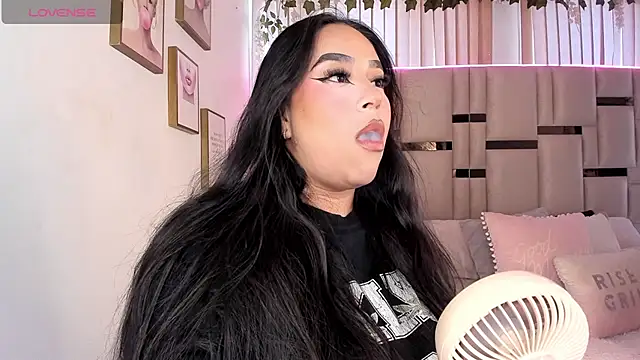 Snapshot of Zoey_thompson chatting on November 11, 2025, 7:30 pm Zoey thompson online show from November 11, 2025, 7:30 pm