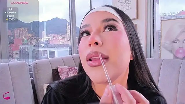 Snapshot of Zoey_thompson chatting on September 18, 2025, 7:39 pm Zoey thompson online show from September 18, 2025, 7:39 pm