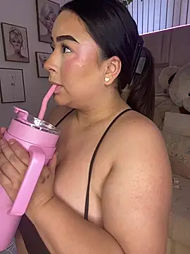 Zoey thompson online show from April 20, 2026, 7:37 pm