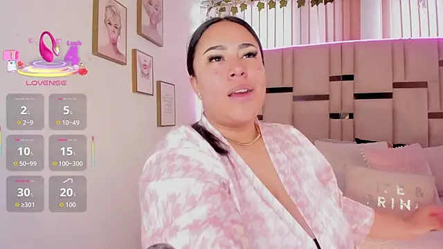 Snapshot of Zoey_thompson chatting on December 1, 2025, 7:37 pm Zoey thompson online show from December 1, 2025, 7:37 pm